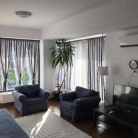 Lovely Apartment In Villa In Bukares Bagian luar foto