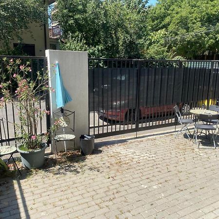 Lovely Apartment In Villa In Bukares Bagian luar foto