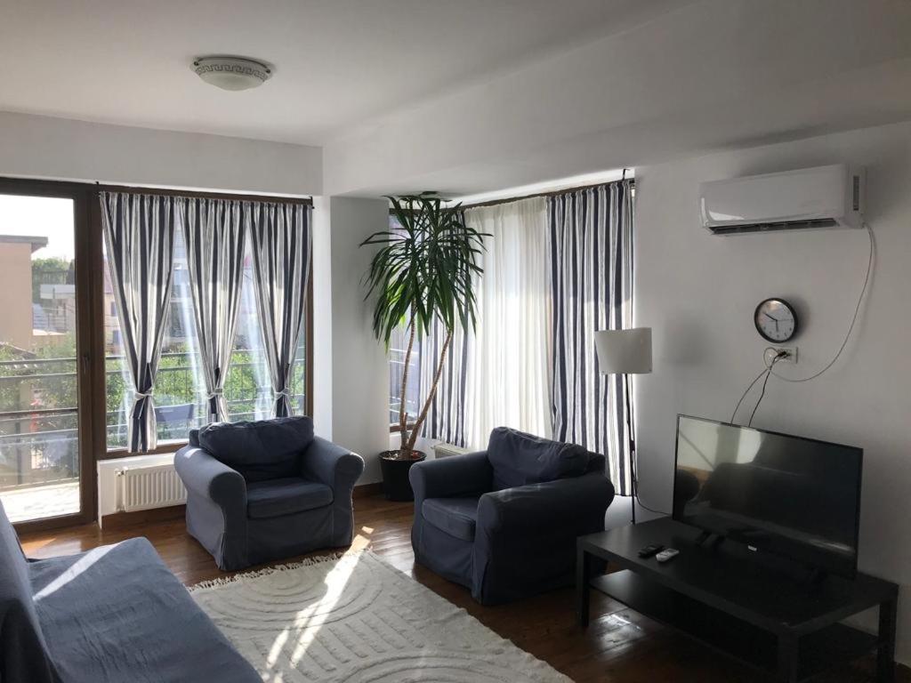 Lovely Apartment In Villa In Bukares Bagian luar foto