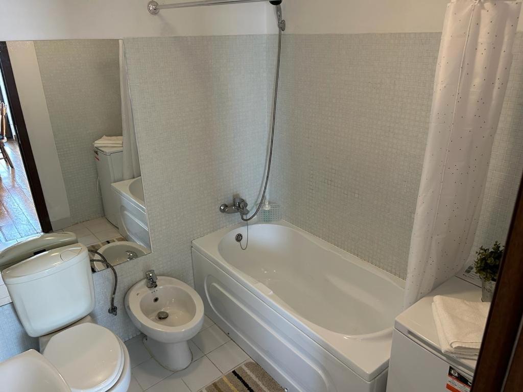 Lovely Apartment In Villa In Bukares Bagian luar foto