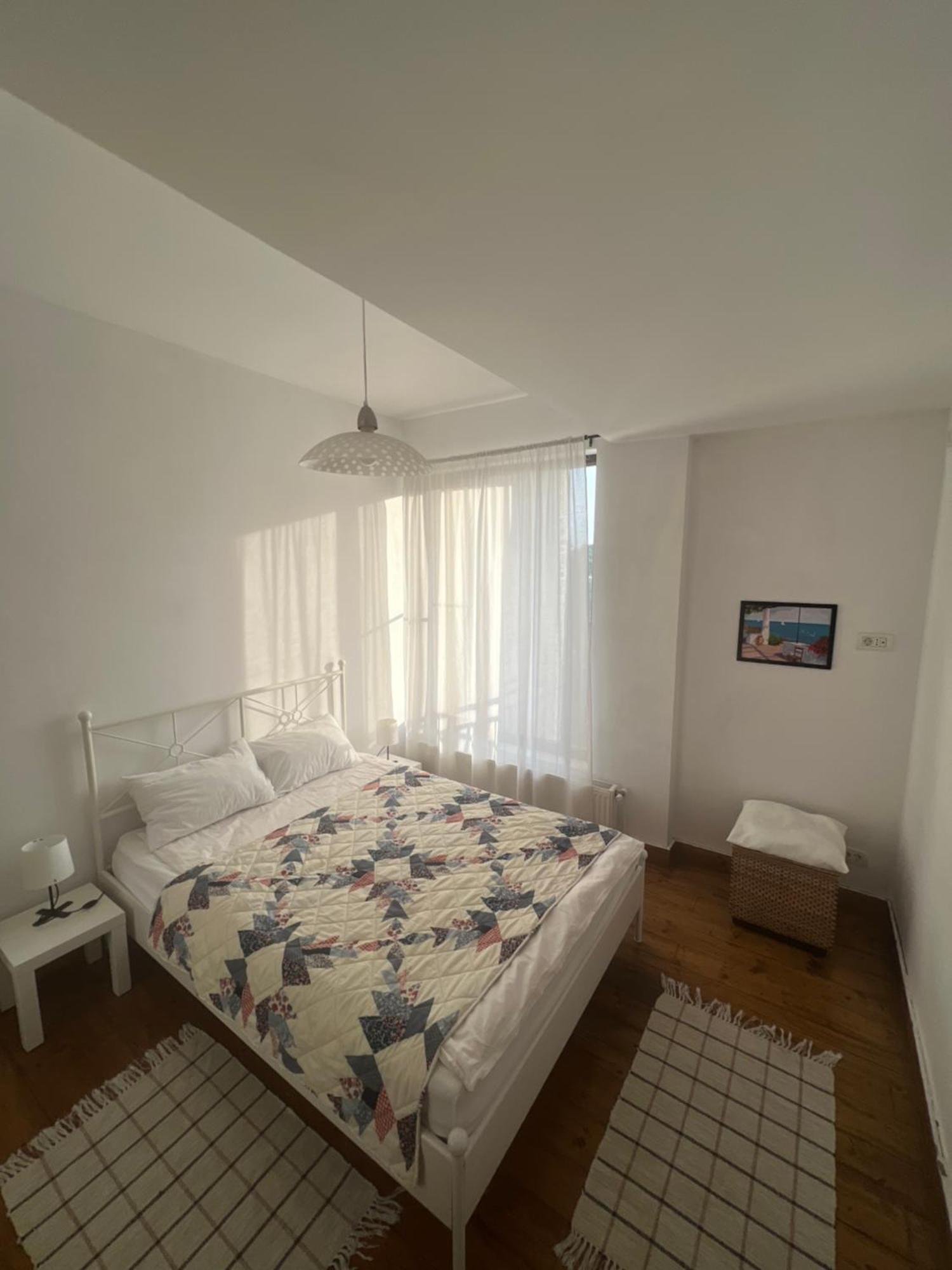 Lovely Apartment In Villa In Bukares Bagian luar foto